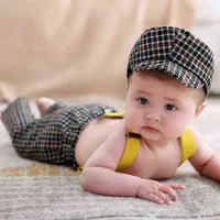 Nyfödda fotografier Studio Baby Photo Props Accessories Baby Boys Hat Overall Set Little Gentleman Plaid Costume T220727
