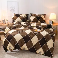 Sängkläder ställning 2022 Bed 4st Fannel Fabric Set Duvet Cover Sheet Pillowcase King Queen Storlek Brun Plaid Linne