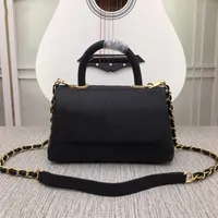 Luxurys Women Chain Counter Counte Viles Diamond Lattice Suture Handbag Fashion Solid Color Leather Metory Bagch Crossbody Bag