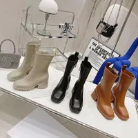 مصممي Luxurys Women Betty Rain Boots Style مقاوم للماء رغم أمطار المياه المطاطية أحذية أحذية الكاحل الحذاء الحجم 35-40