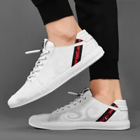 Deri yuvarlak ayak parmağı beyaz ayakkabılar erkekler rahat moda klasik pull-up dantel metal dekorasyon rahat düz spor ayakkabılar dp440
