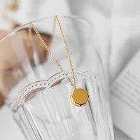 Anhänger Halsketten Europäische und amerikanische einfache feste Sechskanthexagon Waben Halskette Geometrische Blockkette 18 K Gold plattiert Titanstahlpendant