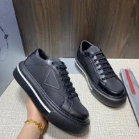 Macro Re-nylon Sneakers Designer de luxo Men Sapatos casuais de fundo grosso reciclado e tênis de couro brilhante e top de topo alto L55