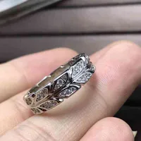 T Familjens nya Vine Full Diamond Ring Men's and Women's Classic Crossing 18K Metal Couple