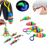 DHL bevorzugt Zappel Spielzeug Slug Keychain artikulierte flexible 3D-Slugs Schlüsselanlagen Sensorische Quadris-Stressablastung Autismus braucht Anti-Stress-Regenbogen-Spielzeug C0715G04