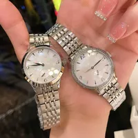 Femmes Watch Quartz Movement Watches Pearl Oyster Dial Lady Business Wrists 32 mm Sappire Montre de Luxe Fashion Wristwatch