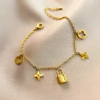 Lyxvarumärke Clover Charm Armband Gold Plated Titanium Steel Jewelry for Women Gift
