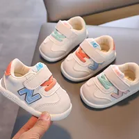 NE W 브랜드 디자이너 소년 소녀 첫 보행기 아기 유아 어린이 신발 스프링 및 가을 새로운 소프트 바닥 통기성 스포츠 작은 BA192T
