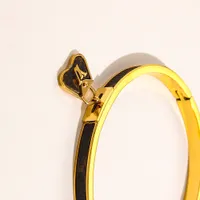 Novas pulseiras da moda feminino Bangle Luxury Designer Jóias Faux Leather 18K Gold Bated Stainless Steel Bracelet Gifts de casamento feminino ZG1160