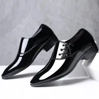 Nuove scarpe da sposa lucide per uomini Slip Fashion Slip One Business Designer Scarpe da uomo Flat Tach Dress Sheos Mocassini Plus 39-482418