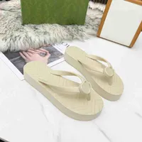2021 New Ladies Beach Slides Fashion Sandalias de flip en forma de V Tamaño 35-42