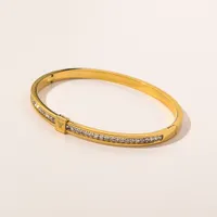 Bracelets de style de mode en Amérique en Europe Femmes Bangle de luxe Designer Bijoux Crystal 18k Gold plaqué en acier inoxydable Amoureux Gift Bracelet pour hommes ZG1510
