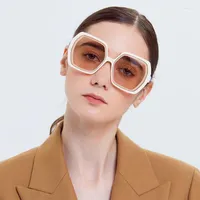 Солнцезащитные очки 2022 прибыли женщины Весна Лето мода Негабаритная роскошная стеклянная стеклян