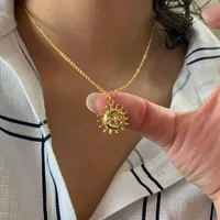Colliers pendants Collier de soleil et de lune vintage pour les femmes en acier inoxydable chaîne dorée délicate boho bijoux céleste collier femelle