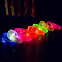 Muziek Geactiveerde geluidsregeling LED Toys flitsende armband verlicht Bangle Polsband Club Party Bar Cheer Luminous Hand Ring Glow ST2836