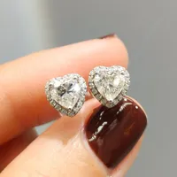 Stud geoki 100% 925 Sterling Silver Total 2 ct Perfeito Corte Passado Teste de diamante D cor Coração Brincos de luxo Moissanite
