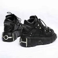 BOTS Punk Dark Gothic Metal Platform Shoes Sports Sports Cuero real Caida alta para mujeres zapatillas Retro Nicho Locomotora 6cm 220811