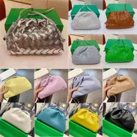 Luxus -Designer Teen Pouch Ramadan Exklusive weiche Abendwolkentaschen Mini Intrecciato Metalized Leder Kupplung mit Gurt Mode Knödel Handtasche