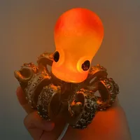 Creative Retro Octopus Mesa de noche Lámpara Ornamentos de resina USB Desktop Nightlight para la sala de estar Decoración del dormitorio de la sala de estar 220704