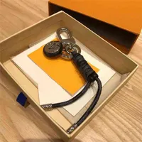 Modedesigner nyckelringälskare bilnyckel spänne lyx läder handgjorda karabiner nyckelringar för män kvinnliga väskor hänge nyckelbrev