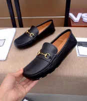 Luxus runde Zehen 100% echte Leder-Außensohle maßgeschneiderte Goodyear Welted Custom HandMade Black Quasten Slip-on Herrenschuhloafer