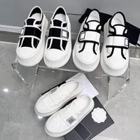 أعلى مصمم فاخر الربيع عتيقة الأحذية عارضة كلاسيكية أسود أبيض قماش سميكة سميك منخفضة الحذاء المشي أعلى الجودة ارتفاع أحذية متزايدة
