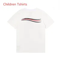 2022 Crianças designers de designer tamis tampes tees letras roupas camisetas menina moda confortável casual menino bebê 14 estilos s274w