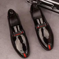 Loafers Erkekler İçin Giyinme Ayakkabıları Zarif Erkekler Ayakkabı Oxford Patent Deri Siyah Erkek Ayakkabı Sıradan Lüks Gelinlik 2022 Boyut: EU39-44