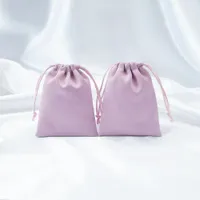 100st Custom Logo Purple Silk Jewelry Small Present Påsar Satin Drawstring Packaging Pouch för halsband Bröllop Favor Candy Goodie Väskor