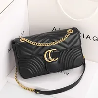 Kvinnor Luxurys Designers Väskor 2021 Högkvalitativ Marmont Velvet axelhandväskor Purses Gold Chain Fashion Letter Crossbody Bag 26cm