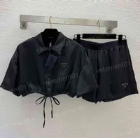 Damen zweiteilige Hosen Klassiker Logo Drawess Krawatte geschnittenes Oberteil und Taschen lose Shorts 2 -teilige Sets Luxus -Designer -Tracksuiten 0912