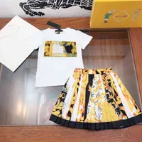Designerskie ubrania dla dzieci Dziewczyny Ustawia Letnie Koszulka z krótkim rękawem Dzieci Czeski Top + Plised Spódnica 2 sztuk Outfit Baby Marka Suit AA220316