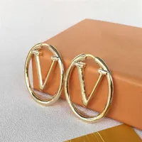 Fashion Gold Hoop Ohrringe für Frauen Frauen Party Hochzeitsliebhaber Geschenkvergütung Schmuck für Braut Verschiedene Größen Silber Länge Small2948