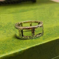 Designer de lettre à la mode creux anneau sculpté des anneaux sculptés hommes couple couple double lettre la bague anello avec boîte cadeau