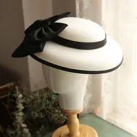 Retro Black Bow Round Top CHATS IS CHAPE SORN CHAPLE FIEM