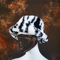 Береты продают женщины Пушистые теплые шляпы моды Fashion Faux Fur Swus