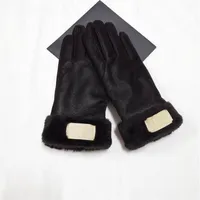 Wintergestrickte Handschuhe mit schönen Pelzball -Fäustlablen Label Australien Ferge Frauen Design STORS OUTDOOR Reithäbchen warmes Fleece GL299s