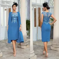 Blue Mother of the Bride Dresses With Jacke Cape Kne Len längd Spets Appliced ​​Elegant Women Formal Party Gowns