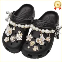 Luxe steentjes Croc Charms Designer Diy Pearl schoenen Decaratie accessoires keten voor jibs klompen hallo kinderen vrouwen meisje geschenken 220527