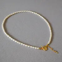 Collares de cesión de perlas de la semilla 4 mm perlas naturales con cierre del corazón dorado