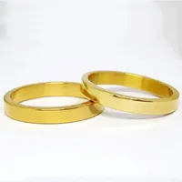 Ring de designer de luxo 18K Gold Gold Titanium Steel Simples Plain Band Ring para Mulheres Gift Holiday Wedding Party Casal 2mm 4mm 5mm tamanho 6-8#