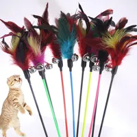 Heiße Katze Spielzeug Zufällige Farbe Machen Sie eine Katze-Stick-Feder-schwarze farbige Pole-ähnliche Vögel mit kleinen Glocken-natürlichen 1 stück