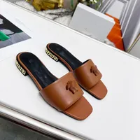 Designer Sapatos de verão femininos Flippers planos la medusa sandálias senhoras mulas moda couro beleza head woman gdfggf