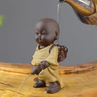Zisha Tea Pet 스트레이너 오줌 누는 작은 수도사 장식 창조적 인 소변 아이 인형 스프레이 세라믹 캐릭터 차 필터 액세서리 270y
