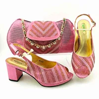 Bolsos de hombro 2022 Diseño italiano Nuevo colección Nigeria Fashion Ladies Zapatos y bolsos con rosa para la boda de fiesta 220630