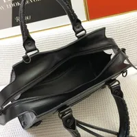 Neo Classic Bag designer kvinnor handväskor crossbody motorcykelpåsar krokodil mönster läder mode trend damer svarta handtag purses 33 cm o7mr#