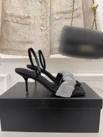 2021 NOVA SANDAL Designer Luxo Mulheres PVC Strap Julie Crystal Scrunchie Slide Sling Sling Back Heel em cetim Jessie Sandals Sapatos ao ar livre Jantar de festa sexy