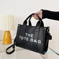 Tasarımcı -Tote çanta bayan ünlü tasarımcı serin pratik büyük kapasiteli düz çapraz vücut omuz çanta kadınlar büyük para çantası çapraz gövde