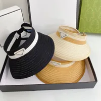 Visitas de moda Palha Sunhat Luxury Designer Visor Homens Mulheres Chapéus Caps Bucket Hat Alta Qualidade Ampla Brim Cap Verão Beach Resort Clássico