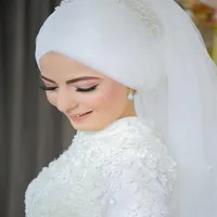 2020 Beautiful musulman Bridal Veils avec de nombreuses perles et perles Real Pos Bling Bling Brides musulmanes Hijab Fingertip Longueur288o